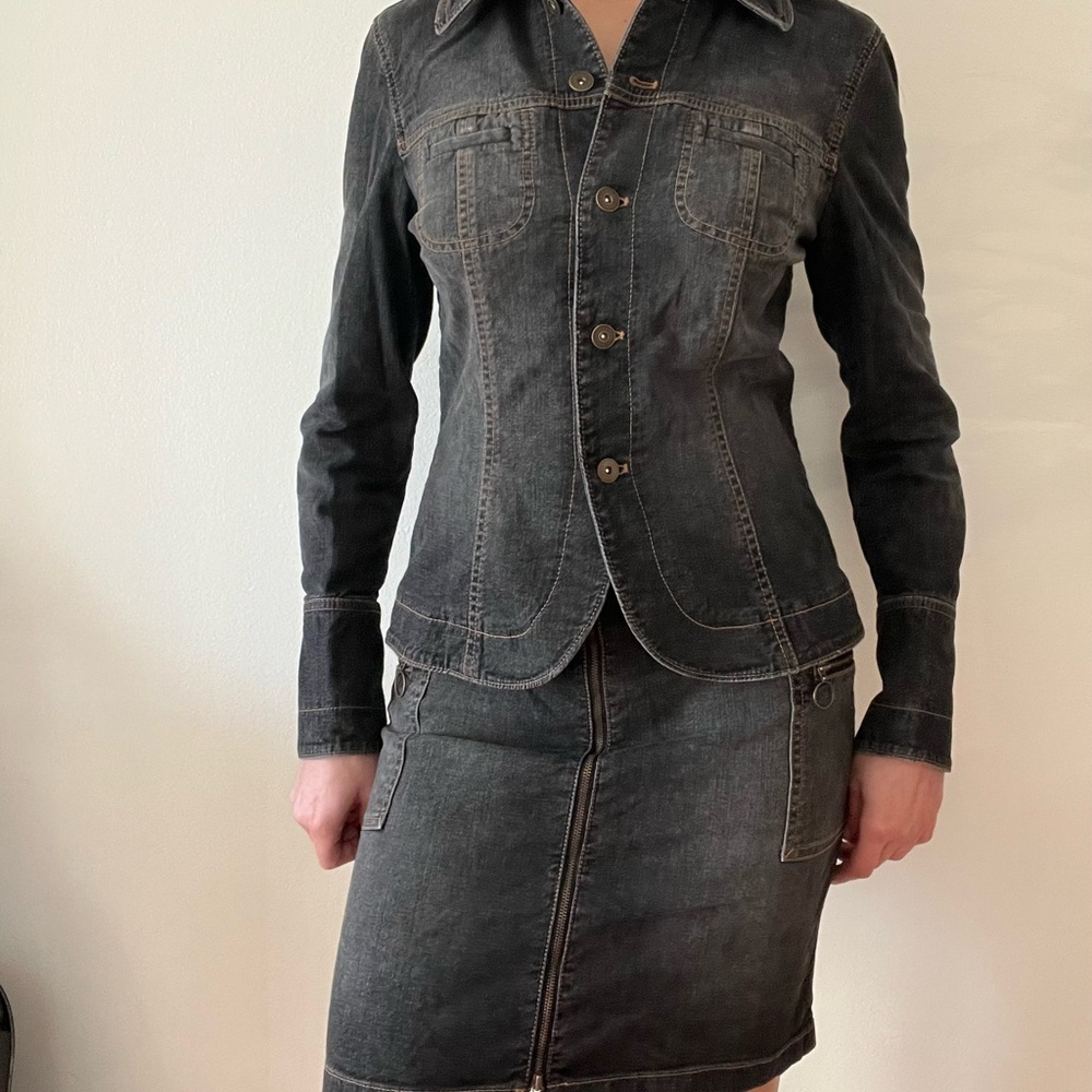 Classiques Entier Dark Denim Jacket - Picture 2 of 9